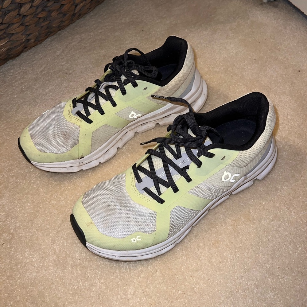 On Cloud Runner Slightly Worn 8.5 - image 1